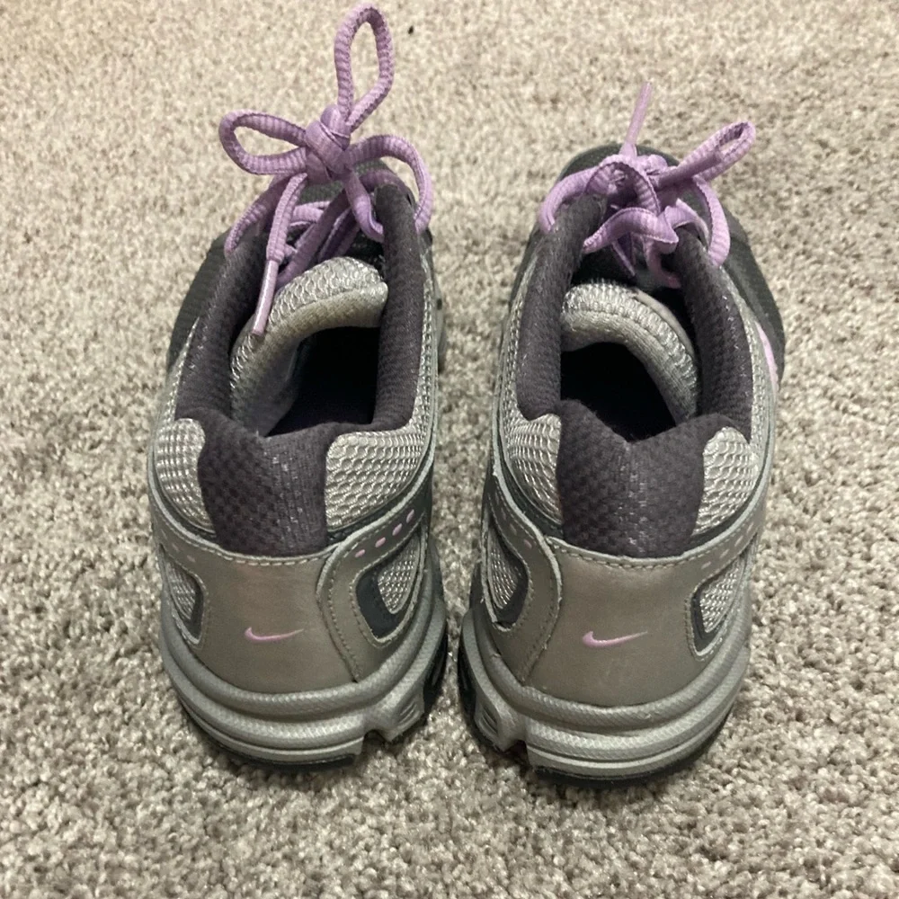 Nike Grey with Lavender swoosh and trim-Size 7-EUC - Picture 4 of 8